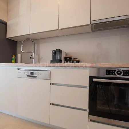 Spacious Rosa Apartment Makarska
