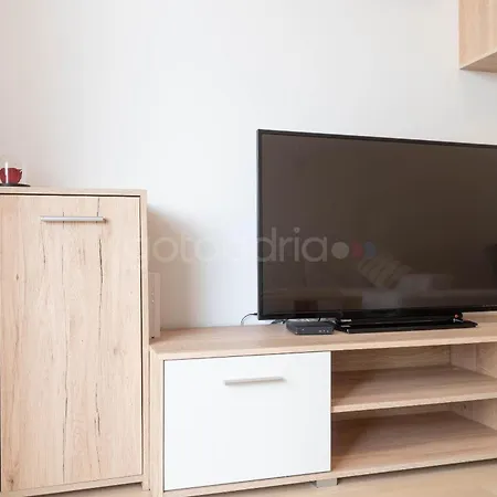 Spacious Rosa Apartment Makarska